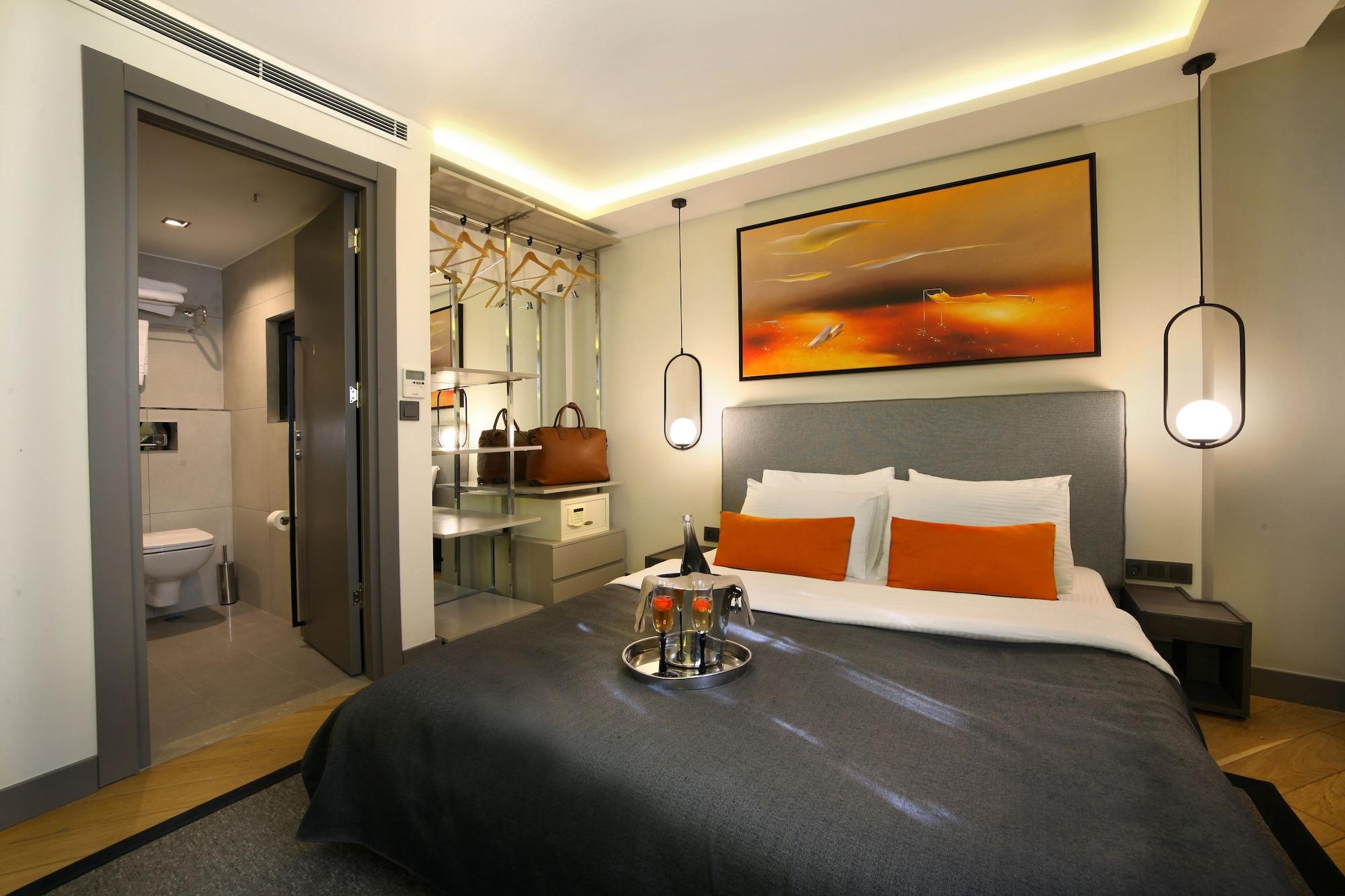 Hotel The Capital