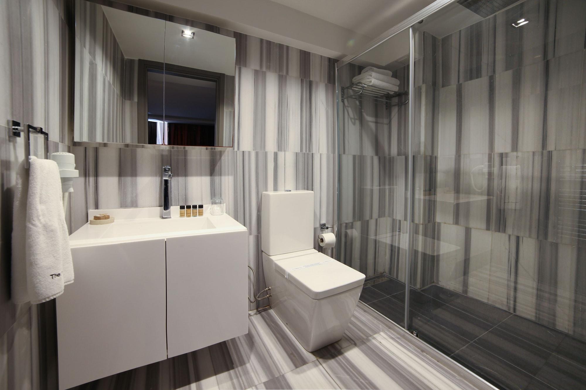 Hotel The Capital 2*
