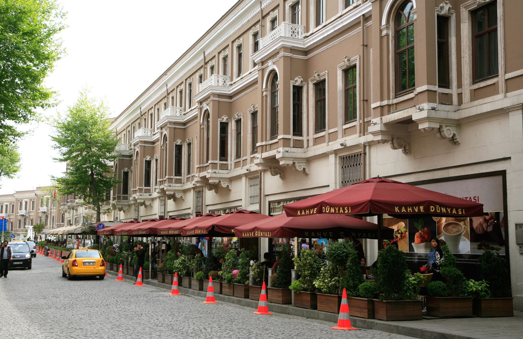 Hotel The Capital